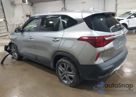 2021 Kia Seltos Lx z USA, uszkodzony, nr VIN KNDEPCAA5M7167350